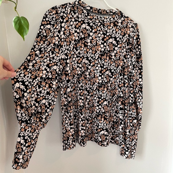LOFT Tops - Loft puff-sleeve detail floral blouse